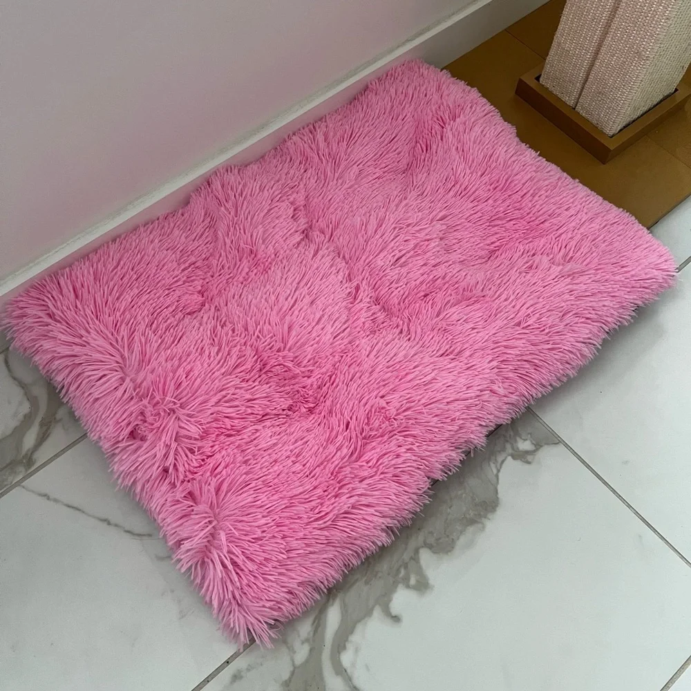 NWT Luxurious Machine Washable Shaggy Pet Bed Mat - 26x20